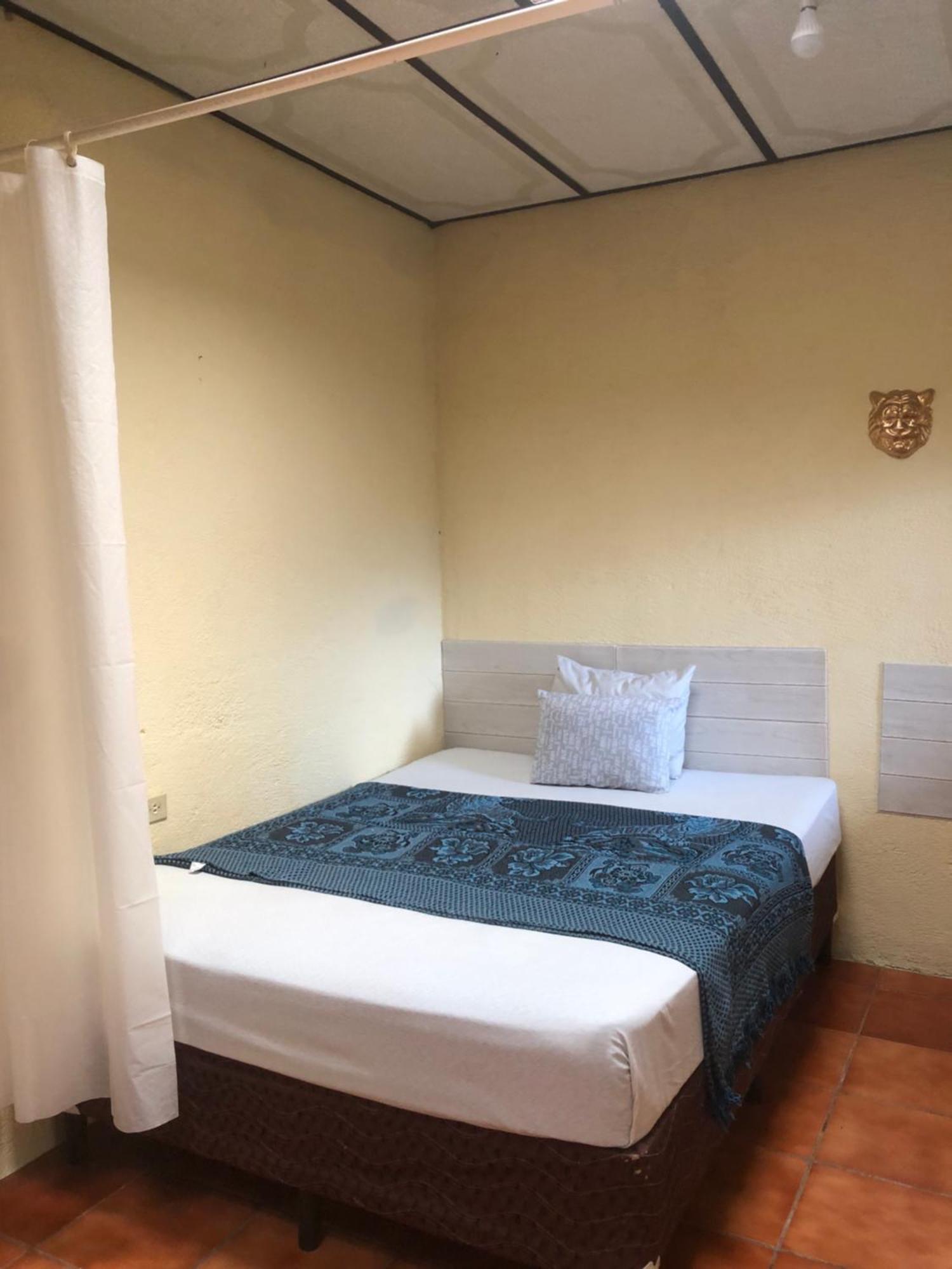 Hospedaje Basico El Jaguar Hotel Antigua Buitenkant foto