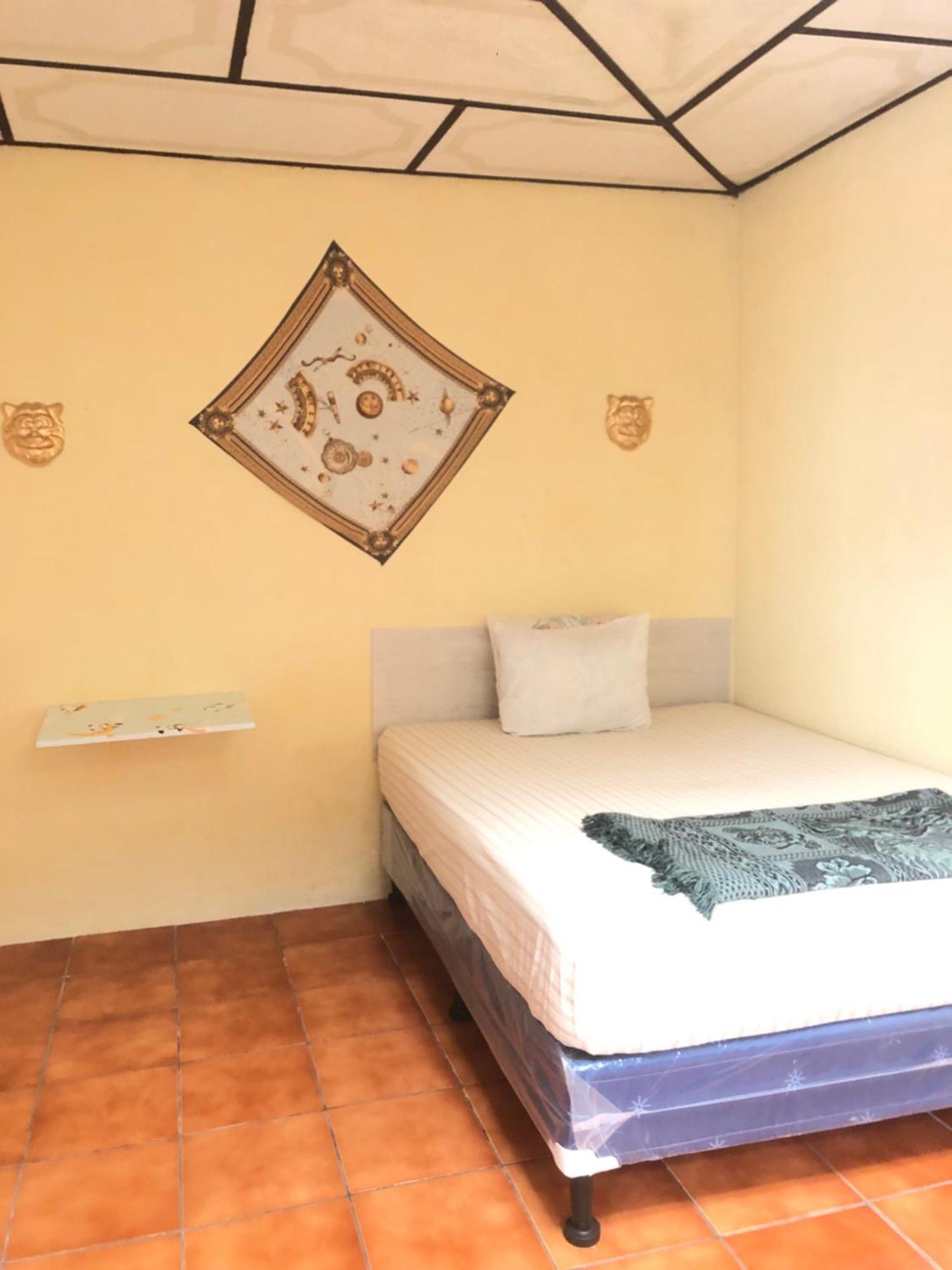 Hospedaje Basico El Jaguar Hotel Antigua Buitenkant foto