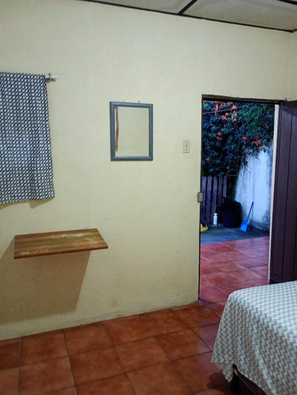 Hospedaje Basico El Jaguar Hotel Antigua Buitenkant foto